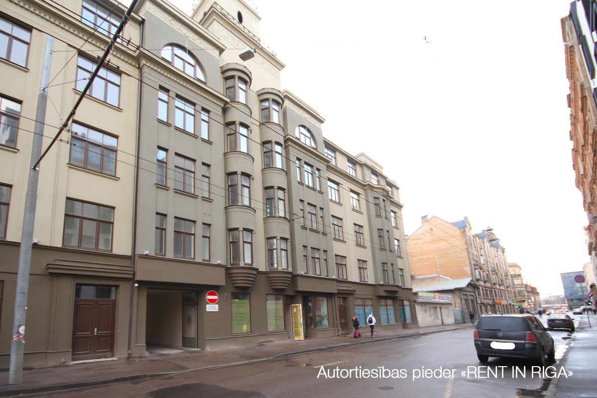 Pārdod dzīvokli, E.Birznieka Upīša iela 10A - Attēls 1