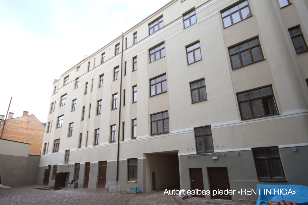 Pārdod dzīvokli, E.Birznieka Upīša iela 10 - Attēls 1