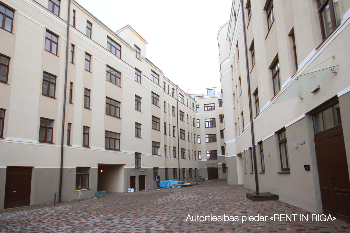 Pārdod dzīvokli, E.Birznieka Upīša iela 10 - Attēls 1