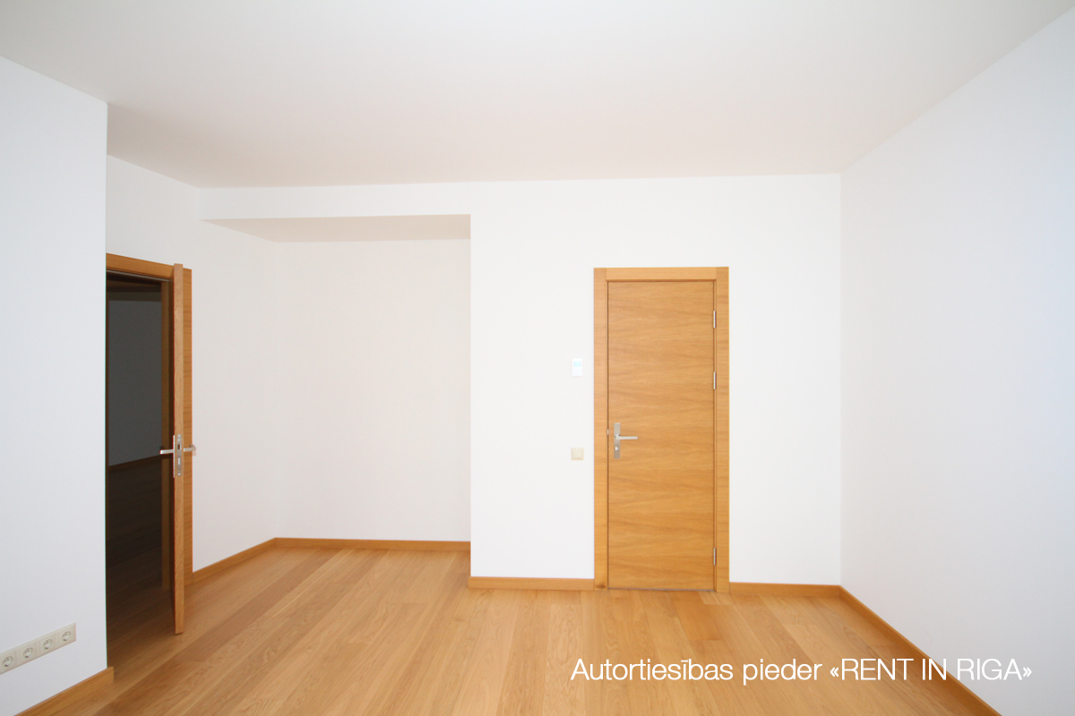 Pārdod dzīvokli, Citadeles iela 6 - Attēls 1