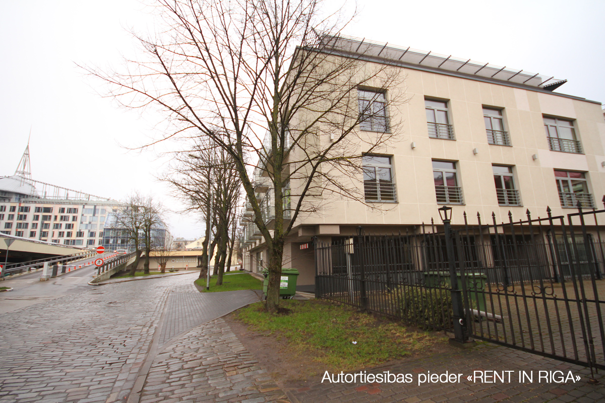 Pārdod dzīvokli, Citadeles iela 6 - Attēls 1