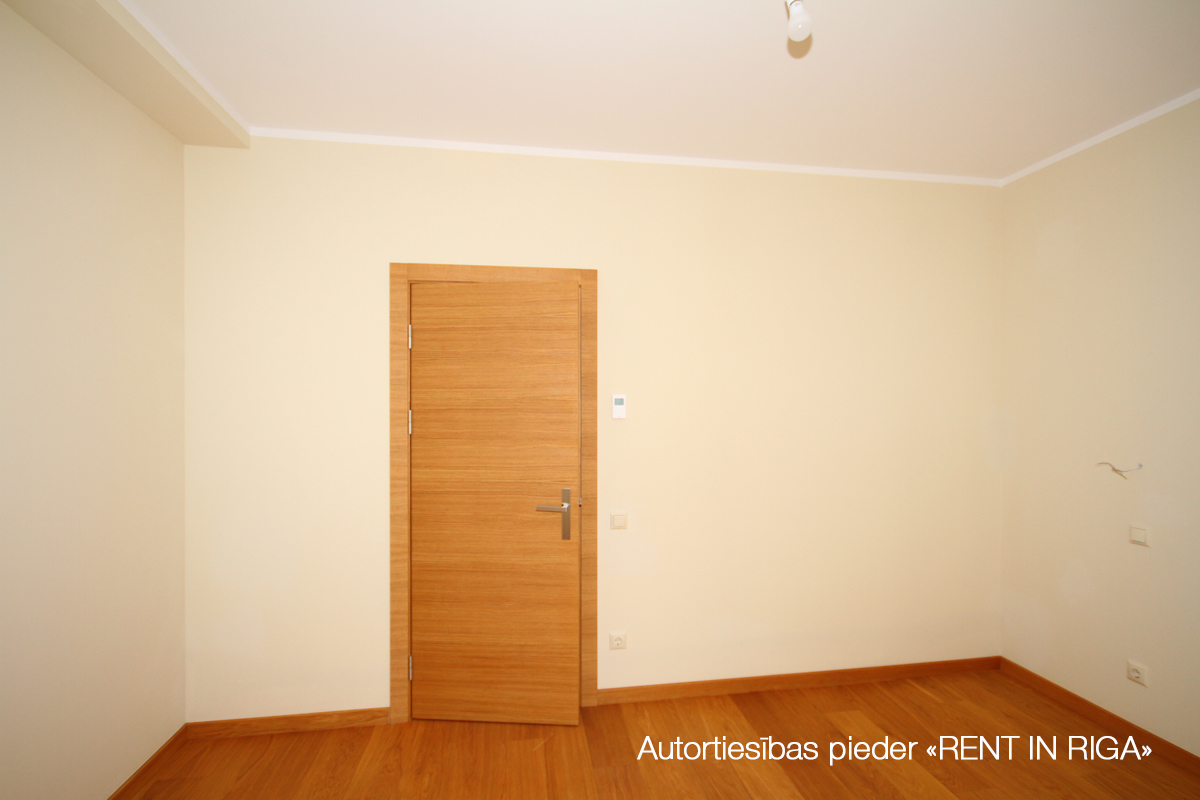 Pārdod dzīvokli, Citadeles iela 6 - Attēls 1