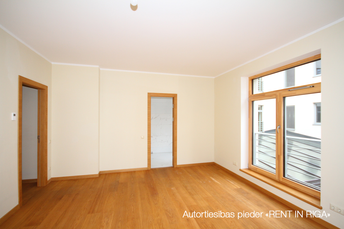 Pārdod dzīvokli, Citadeles iela 6 - Attēls 1