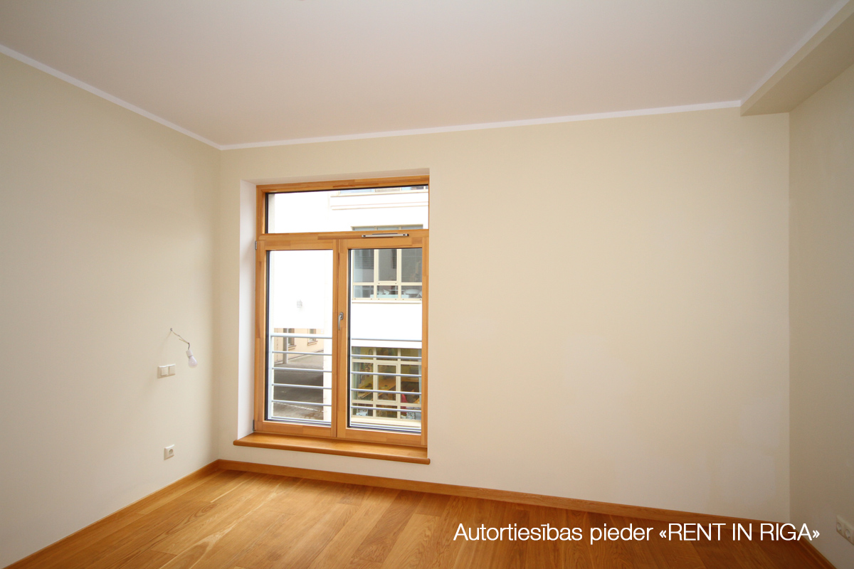 Pārdod dzīvokli, Citadeles iela 6 - Attēls 1