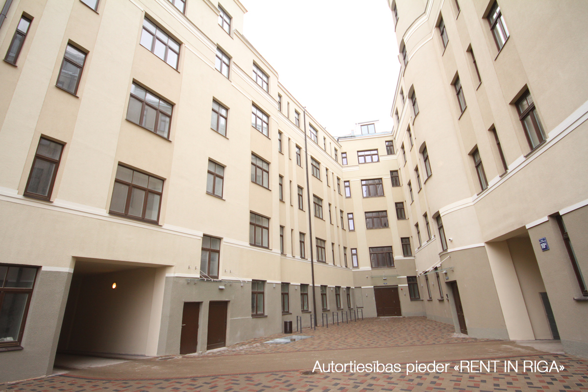 Pārdod dzīvokli, E.Birznieka Upīša iela 10 - Attēls 1
