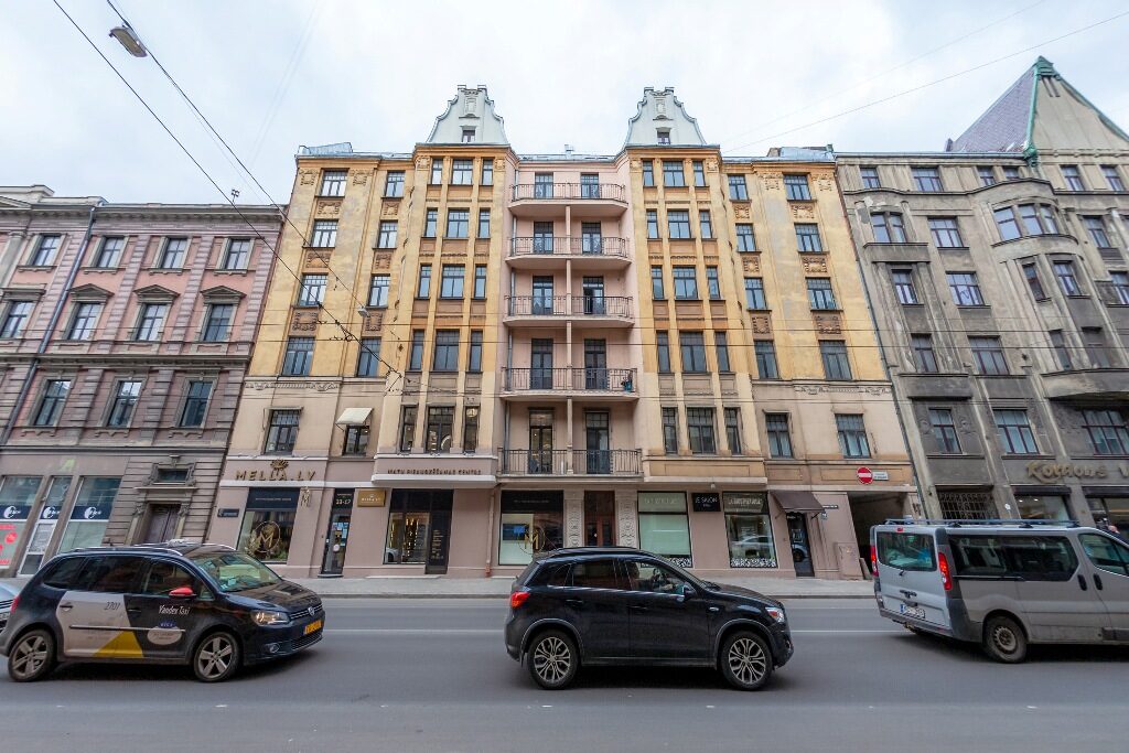 Pārdod dzīvokli, A.Čaka iela 33 - Attēls 1