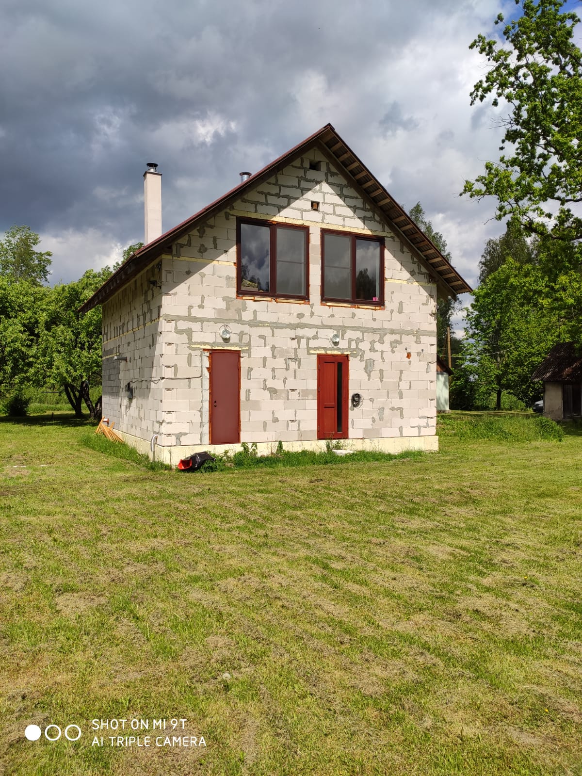 Pārdod māju, Celmiņi - Attēls 1