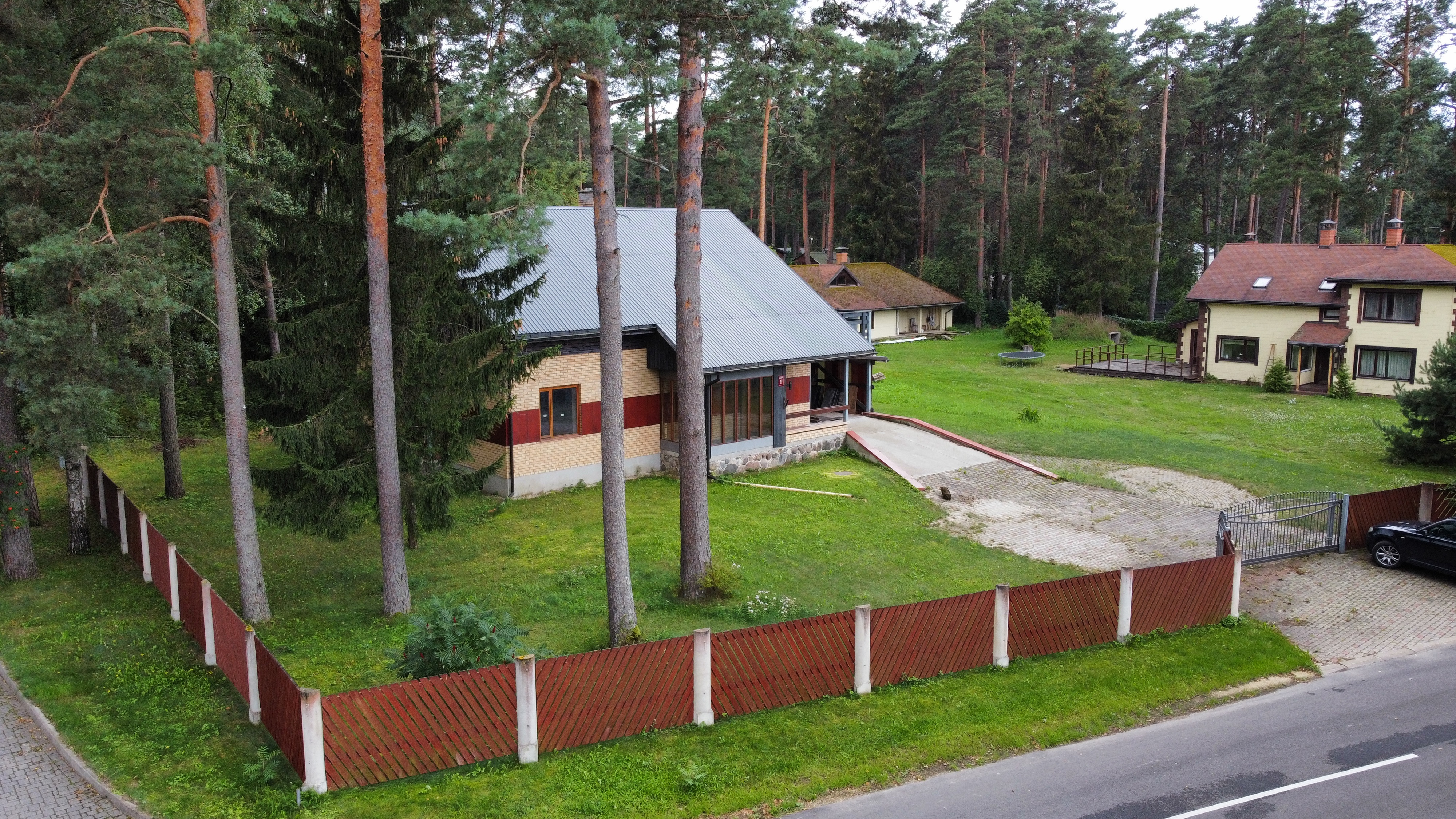 Pārdod māju, Zvaigžņu iela - Attēls 1