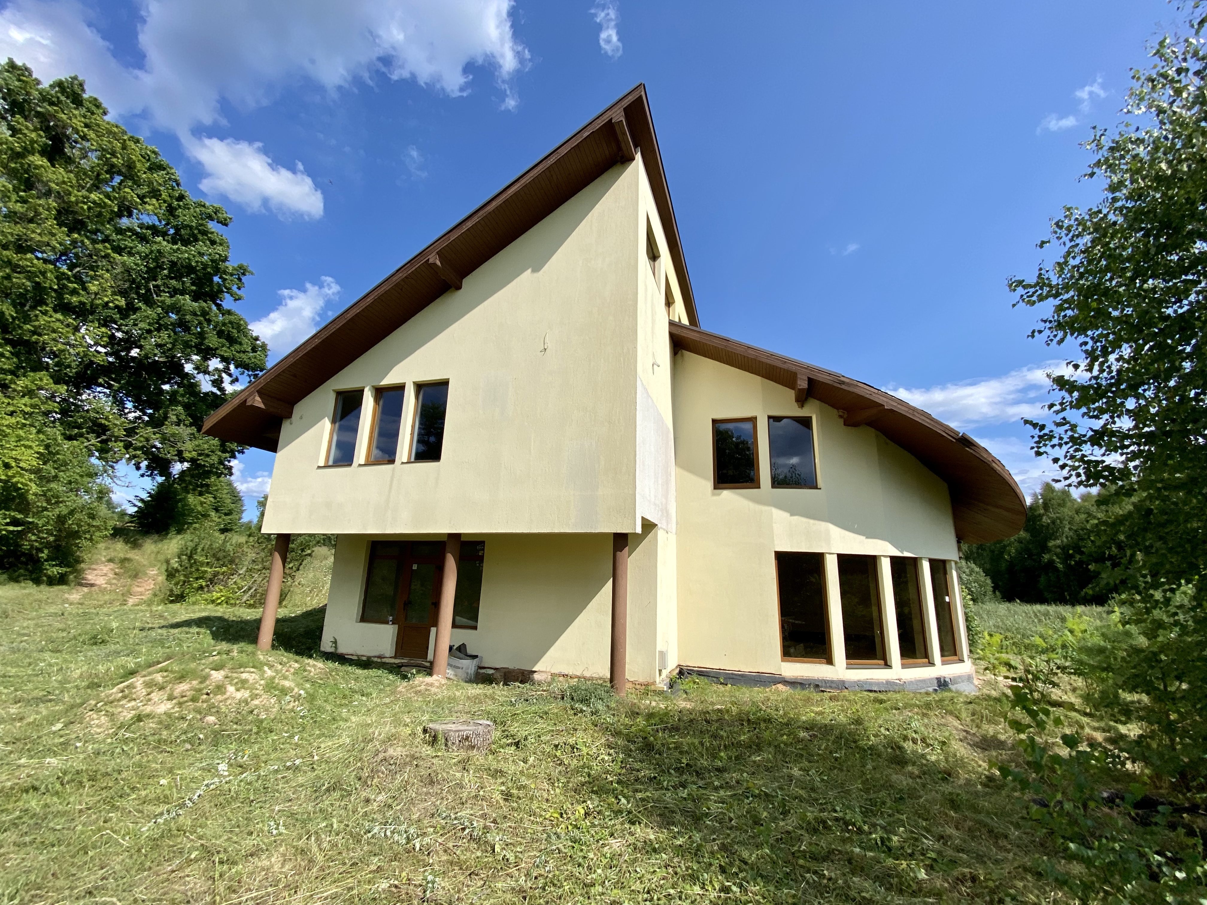 Pārdod māju, Kalēji - Attēls 1