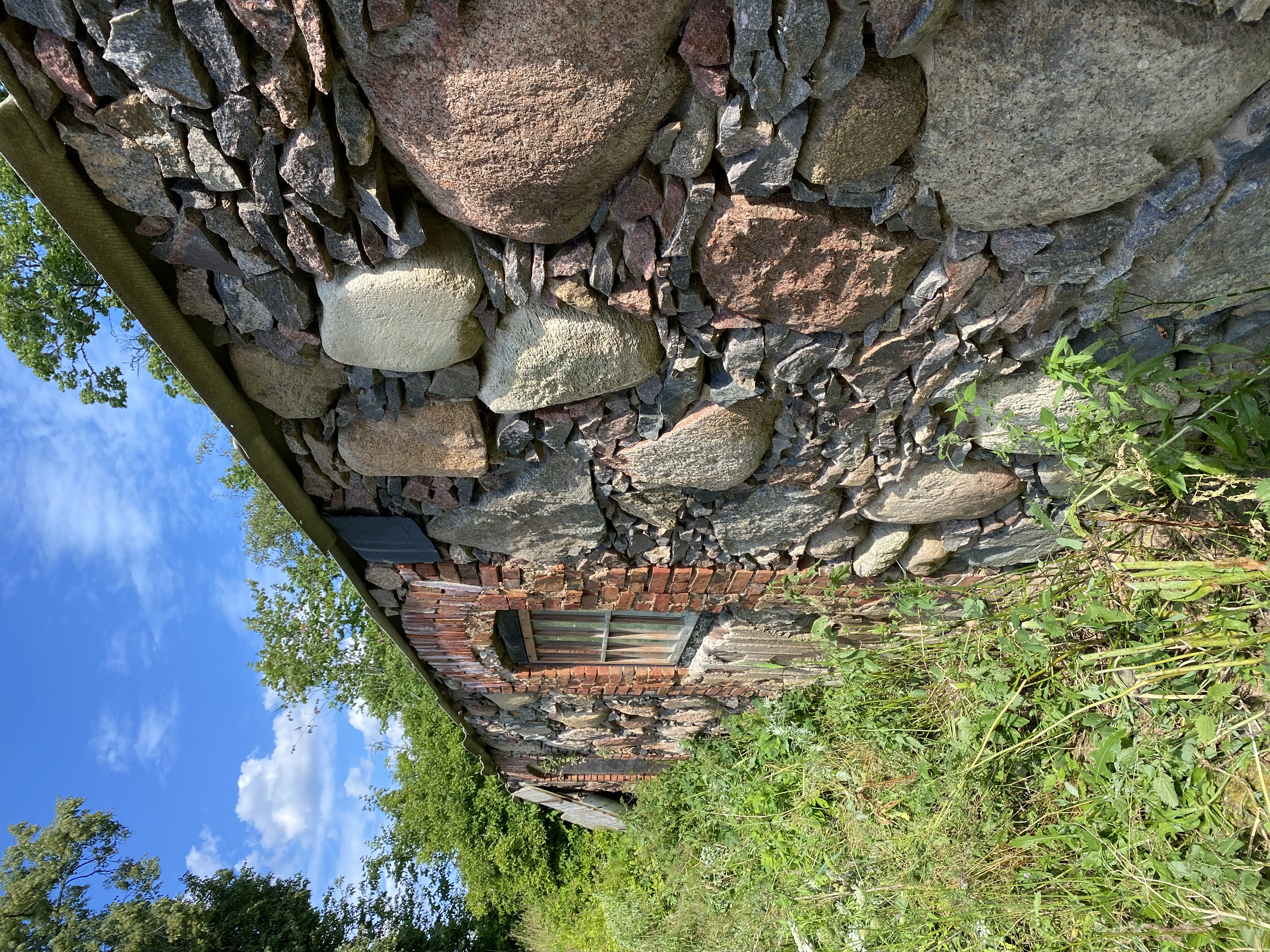 Pārdod māju, Kalēji - Attēls 1