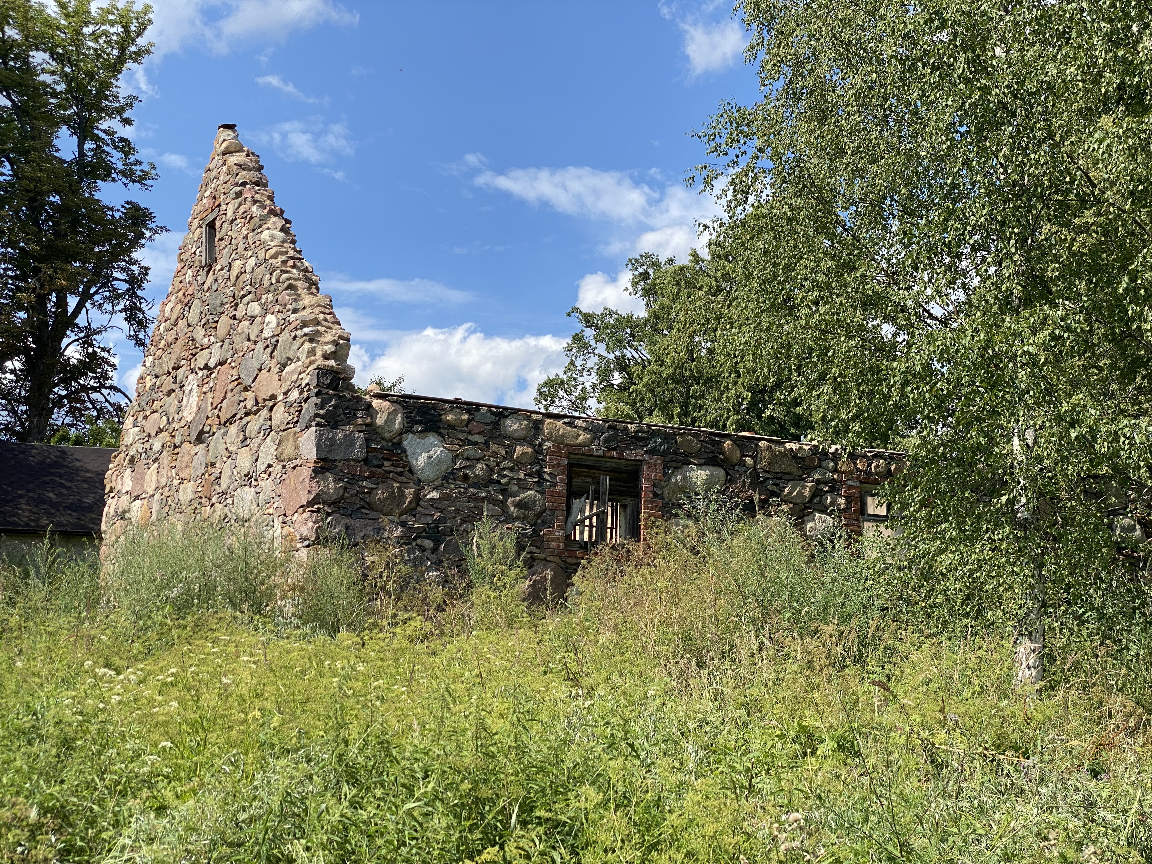 Pārdod māju, Kalēji - Attēls 1