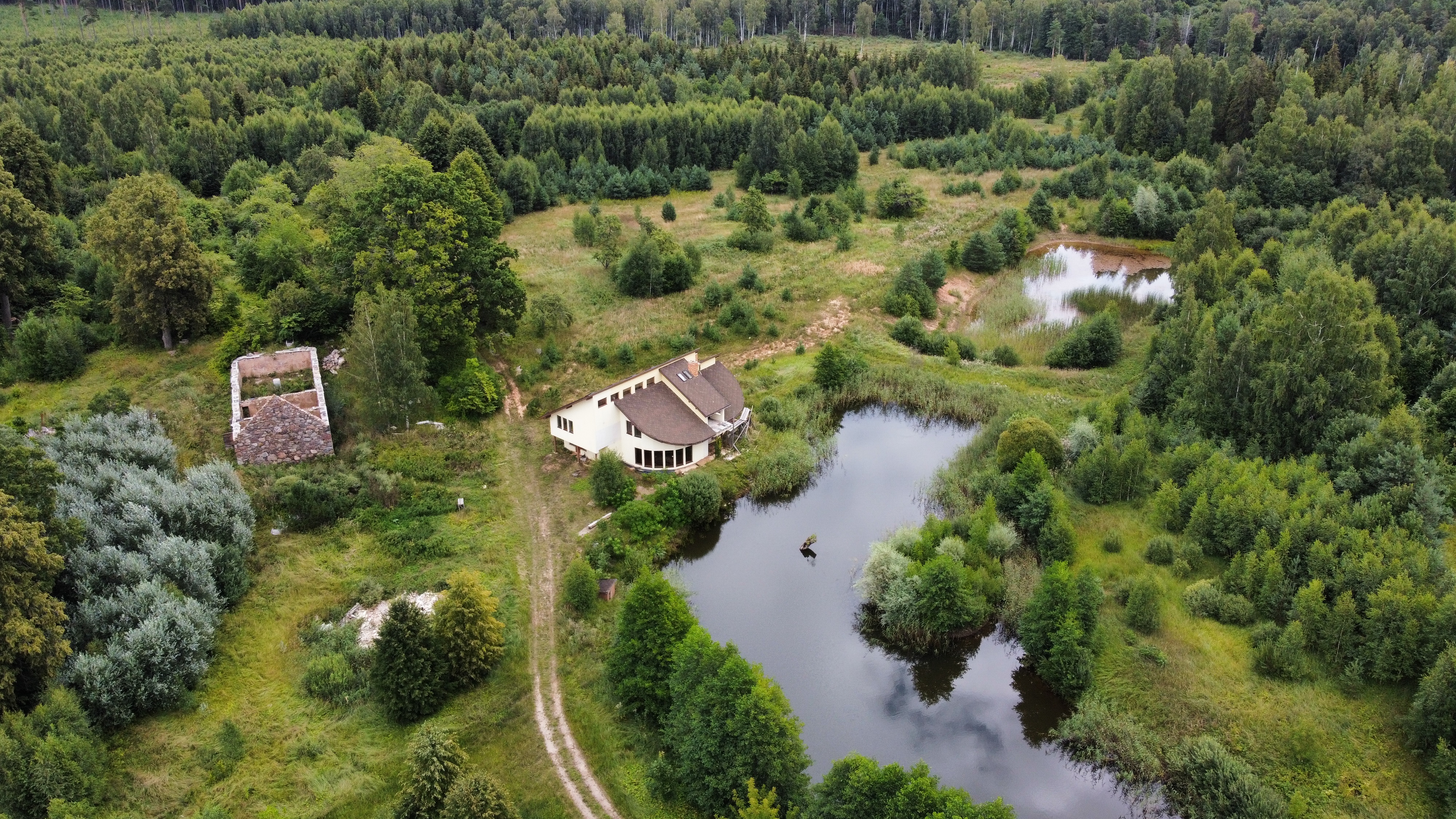 Pārdod māju, Kalēji - Attēls 1