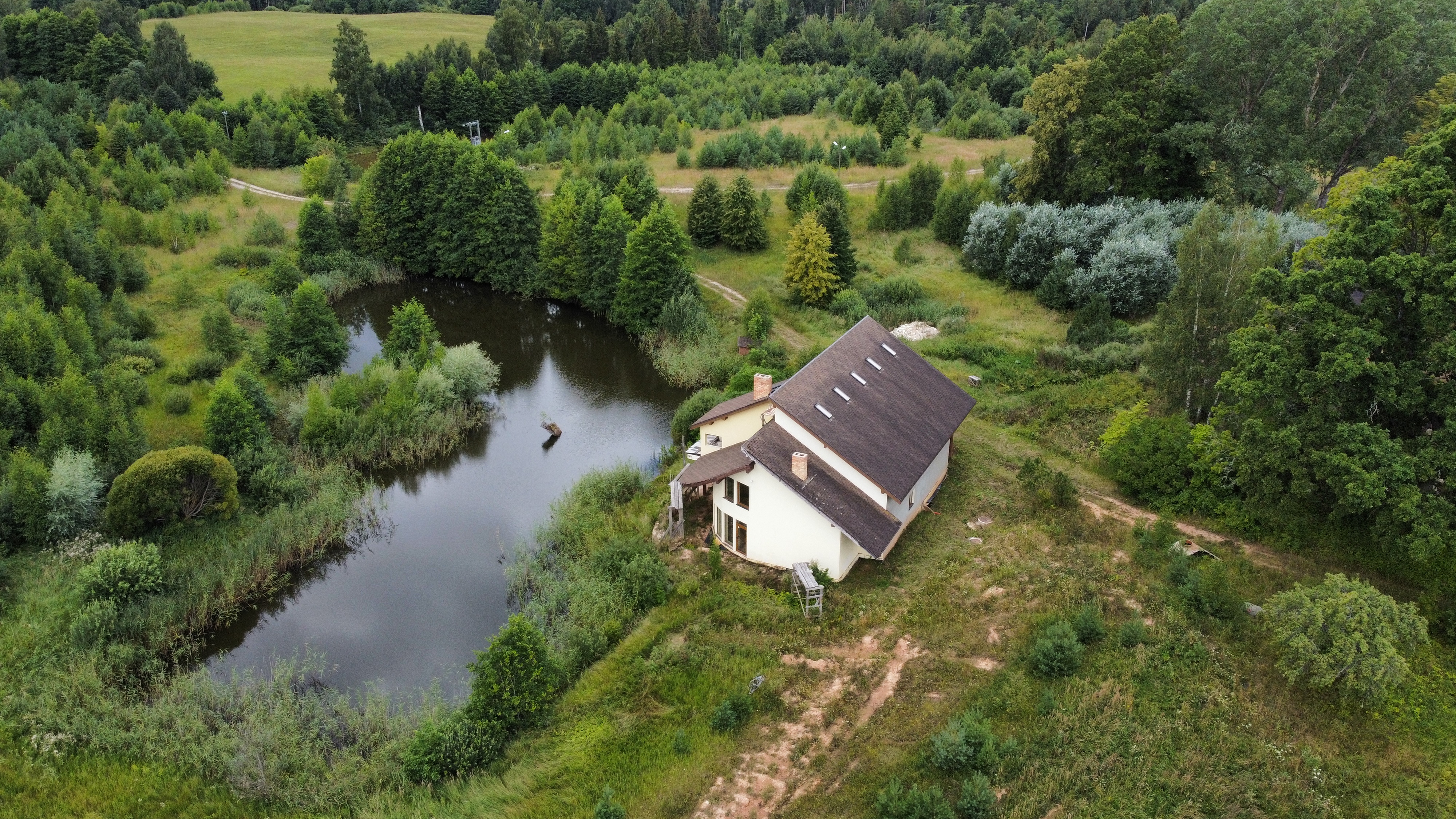 Pārdod māju, Kalēji - Attēls 1