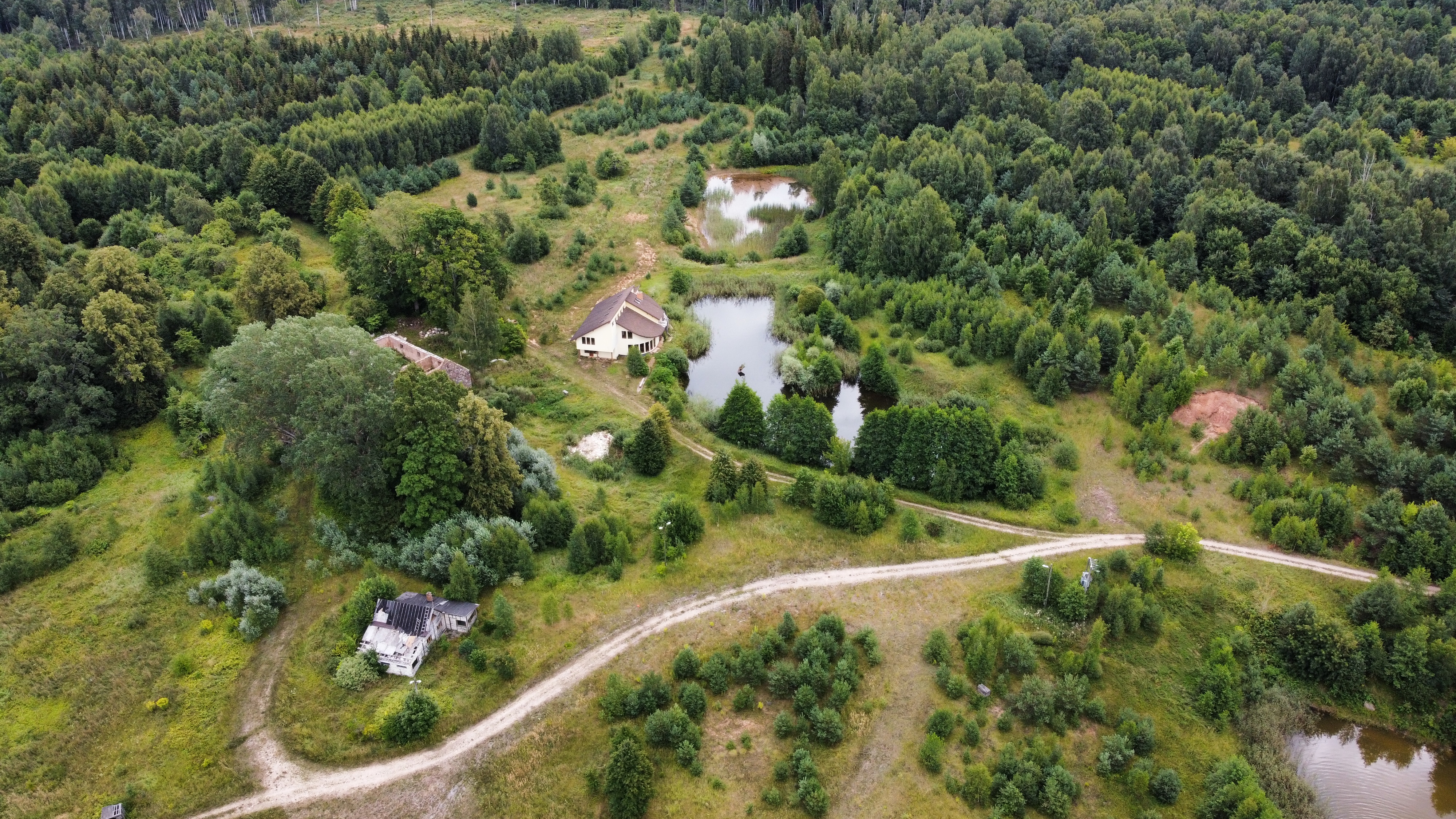 Pārdod māju, Kalēji - Attēls 1