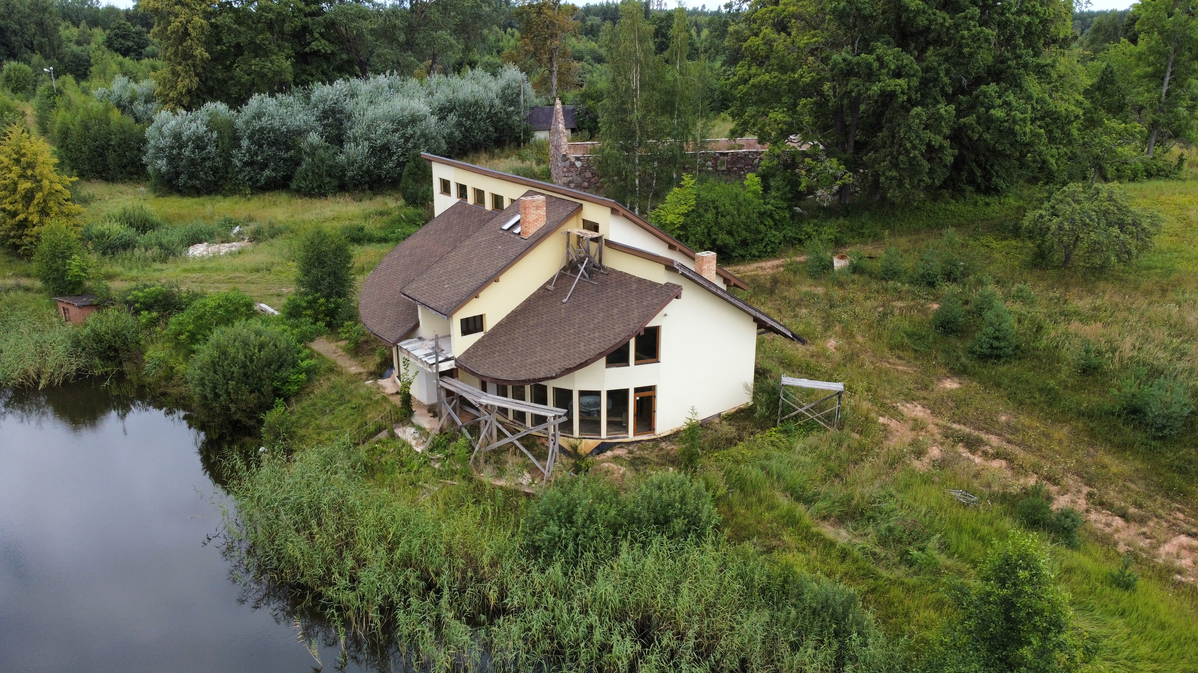 Pārdod māju, Kalēji - Attēls 1