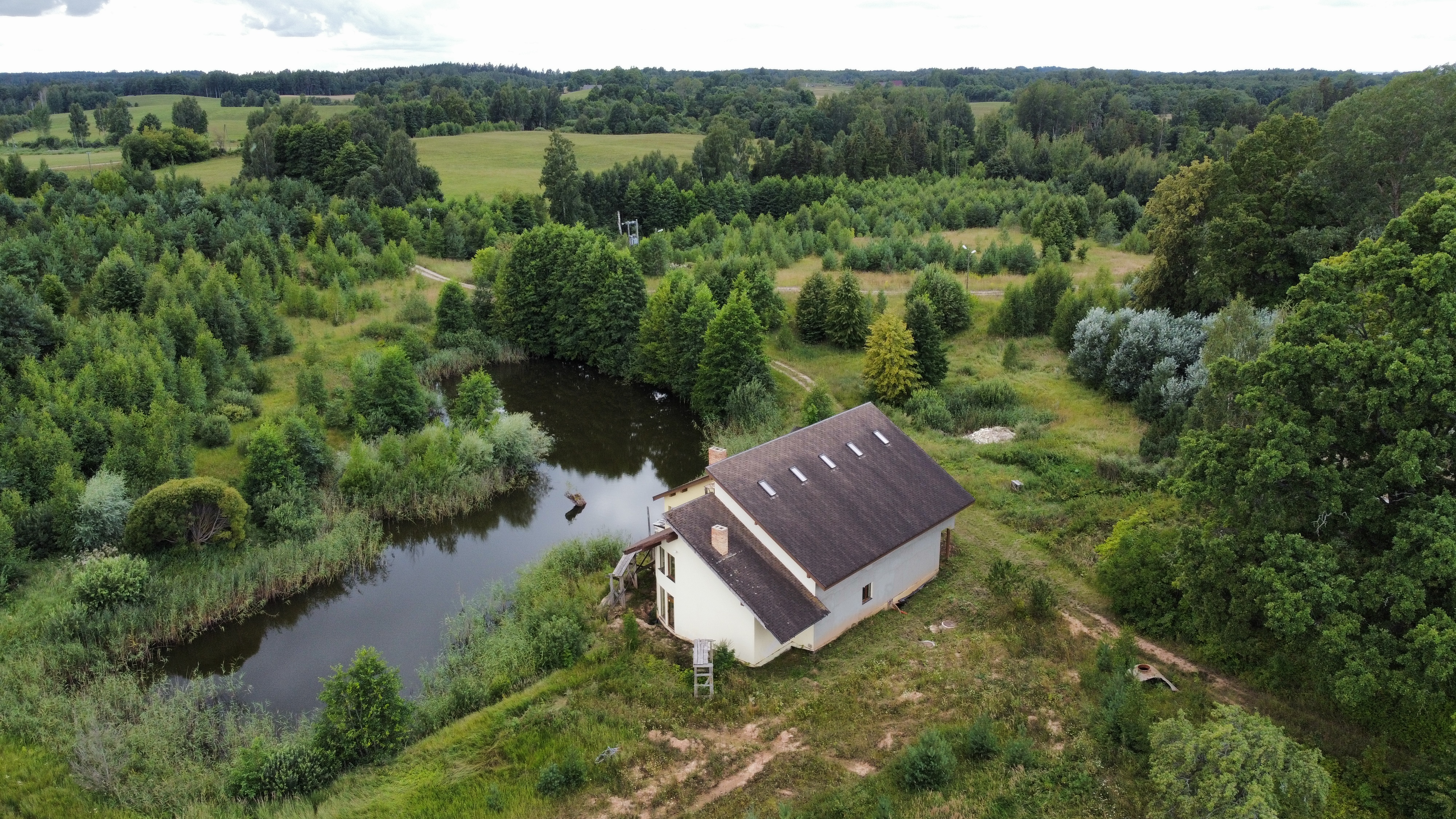 Pārdod māju, Kalēji - Attēls 1
