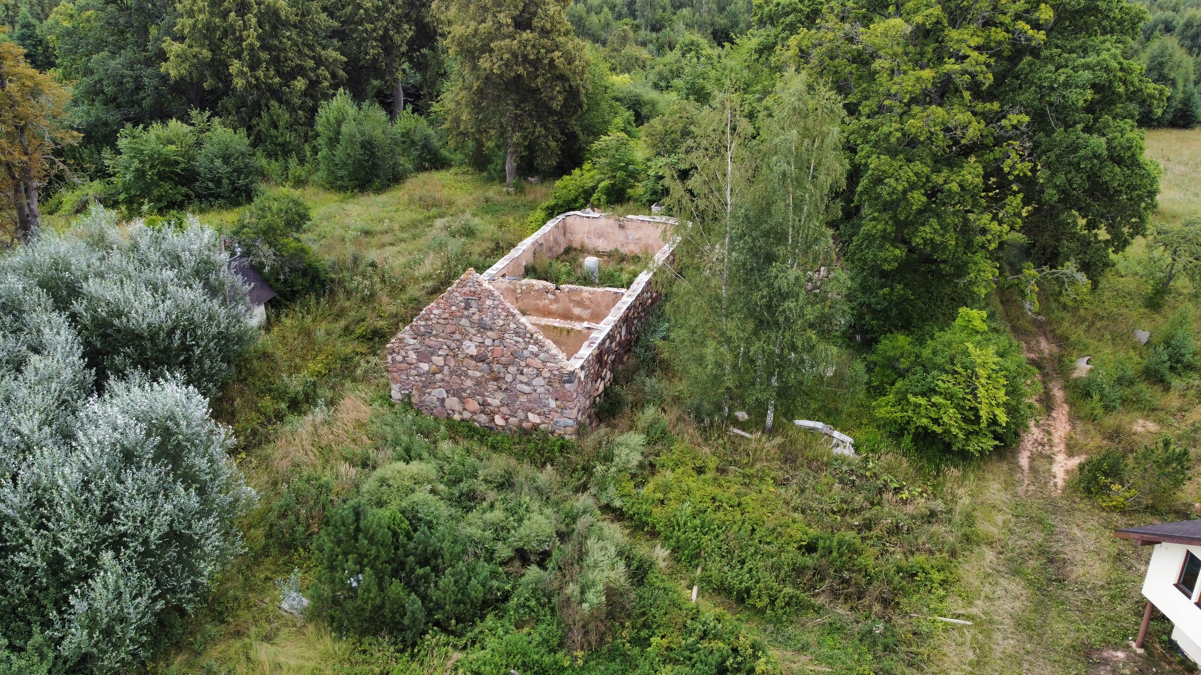 Pārdod māju, Kalēji - Attēls 1