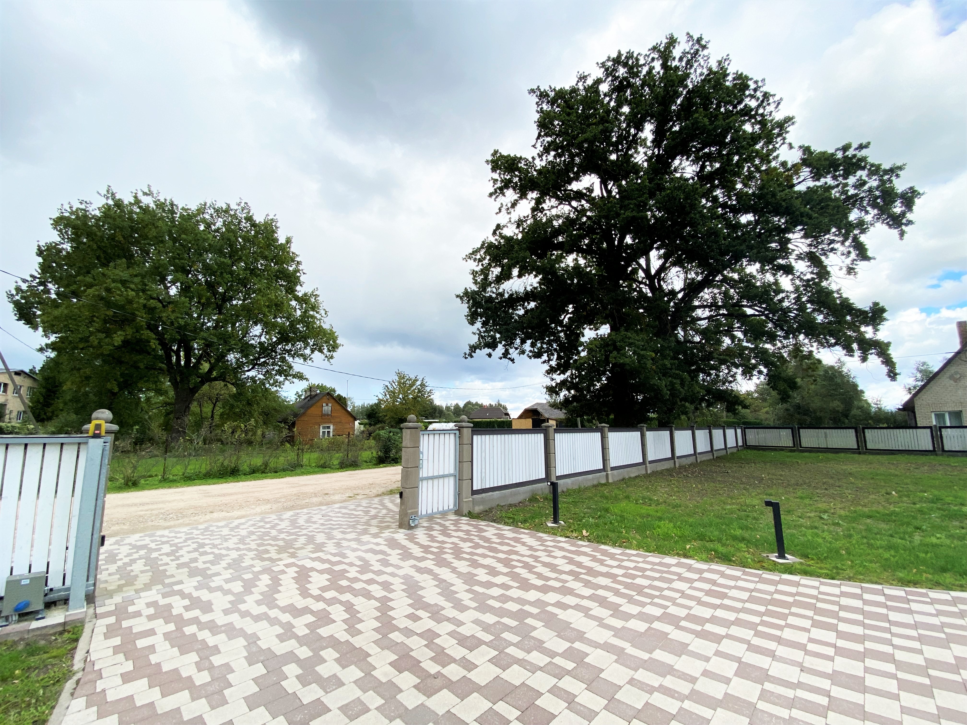 Pārdod māju, Putnu - Attēls 1