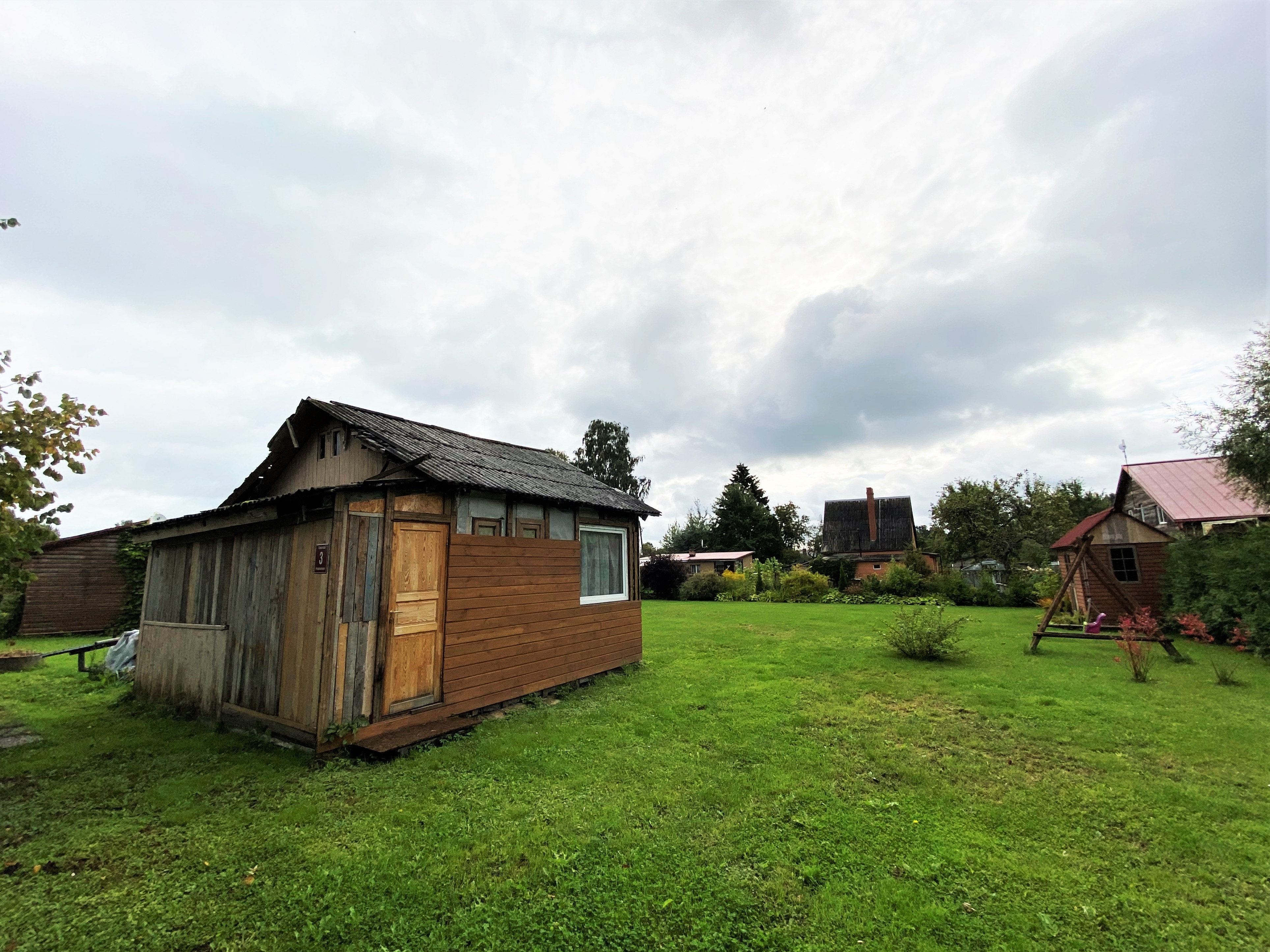 Pārdod māju, Ciema iela - Attēls 1