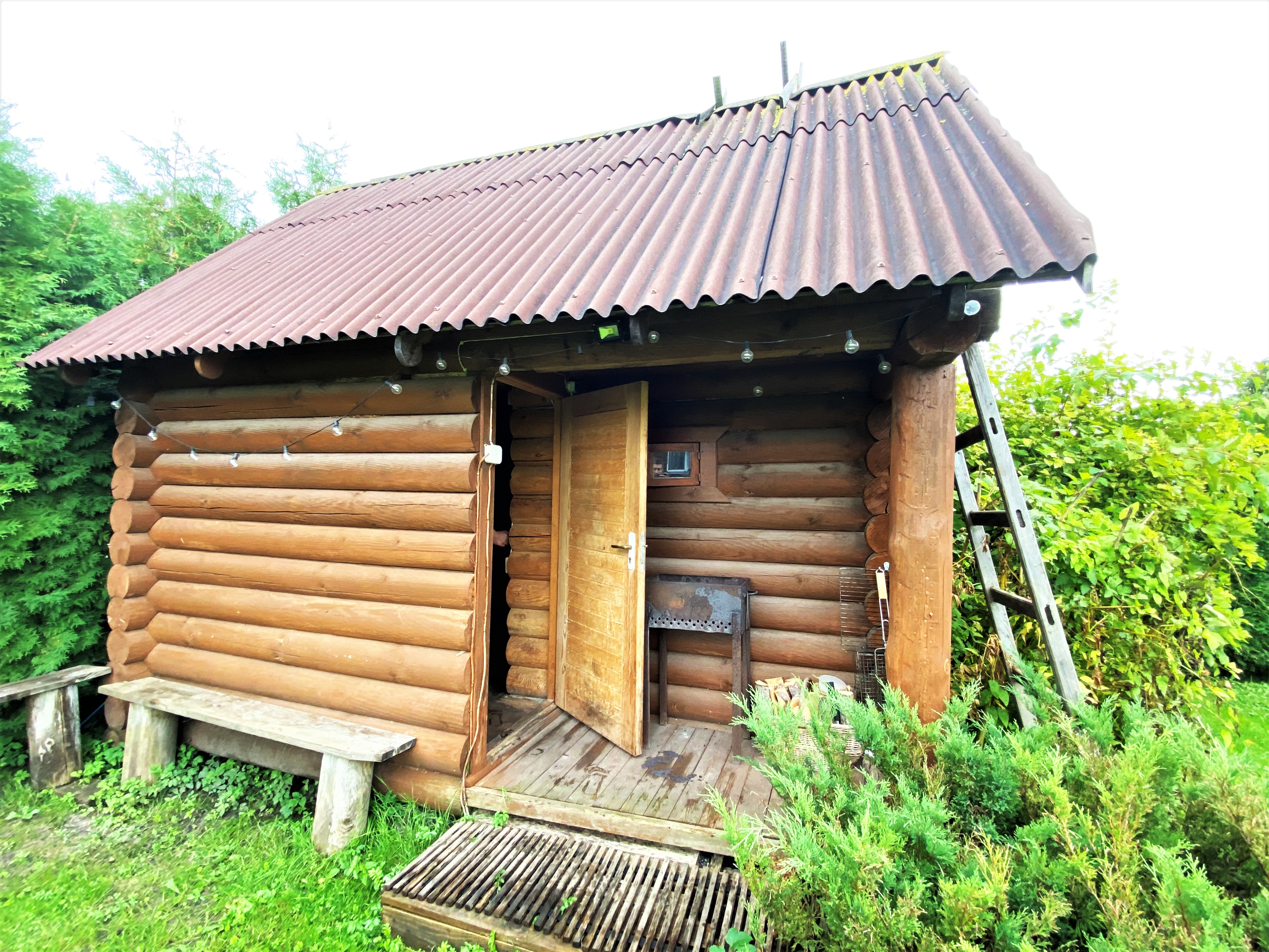 Pārdod māju, Ciema iela - Attēls 1
