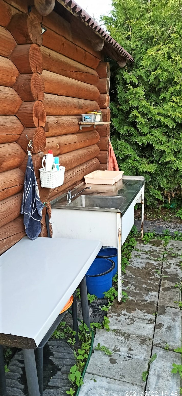 Pārdod māju, Ciema iela - Attēls 1