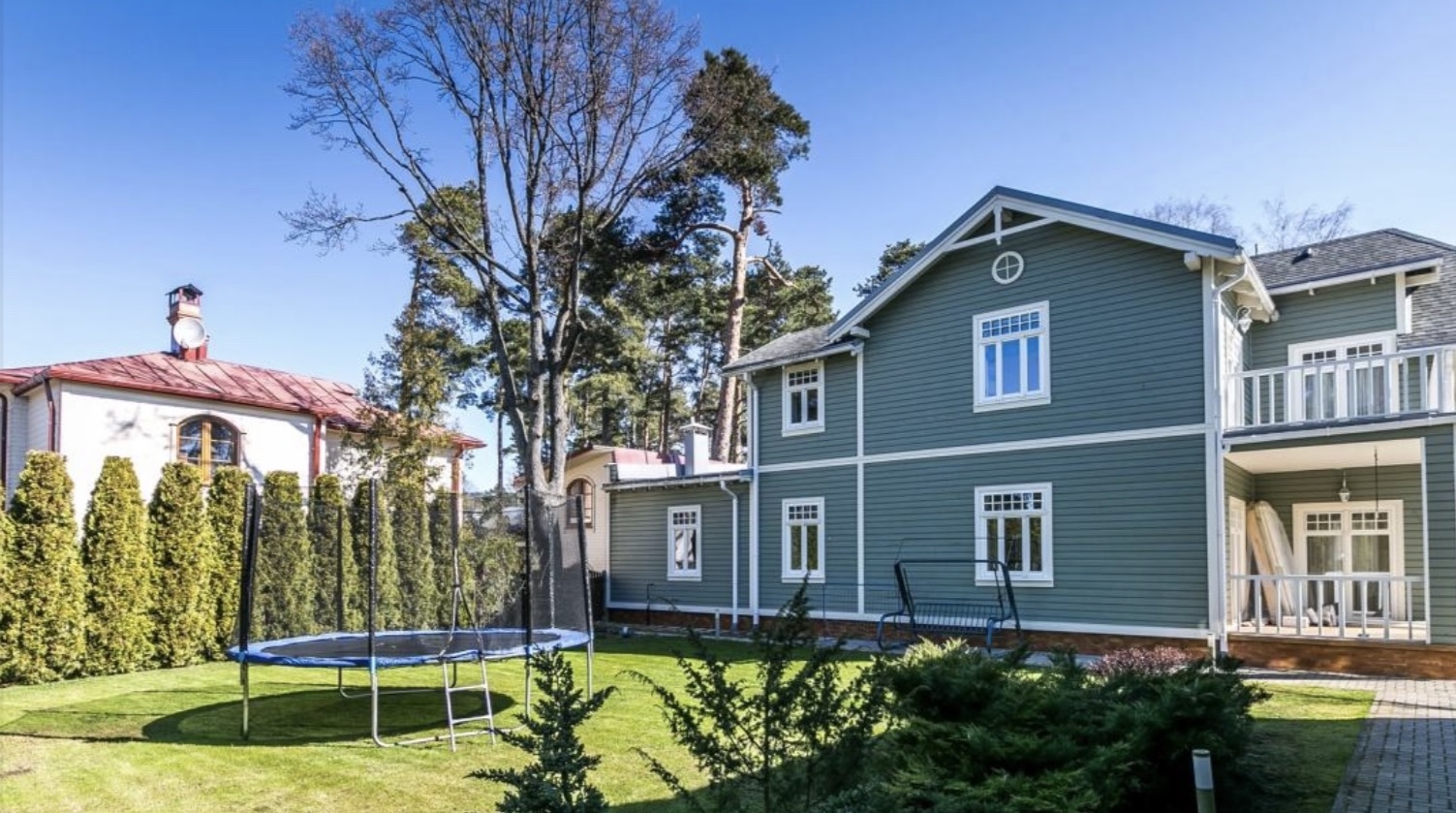 Pārdod māju, Viktorijas iela - Attēls 1