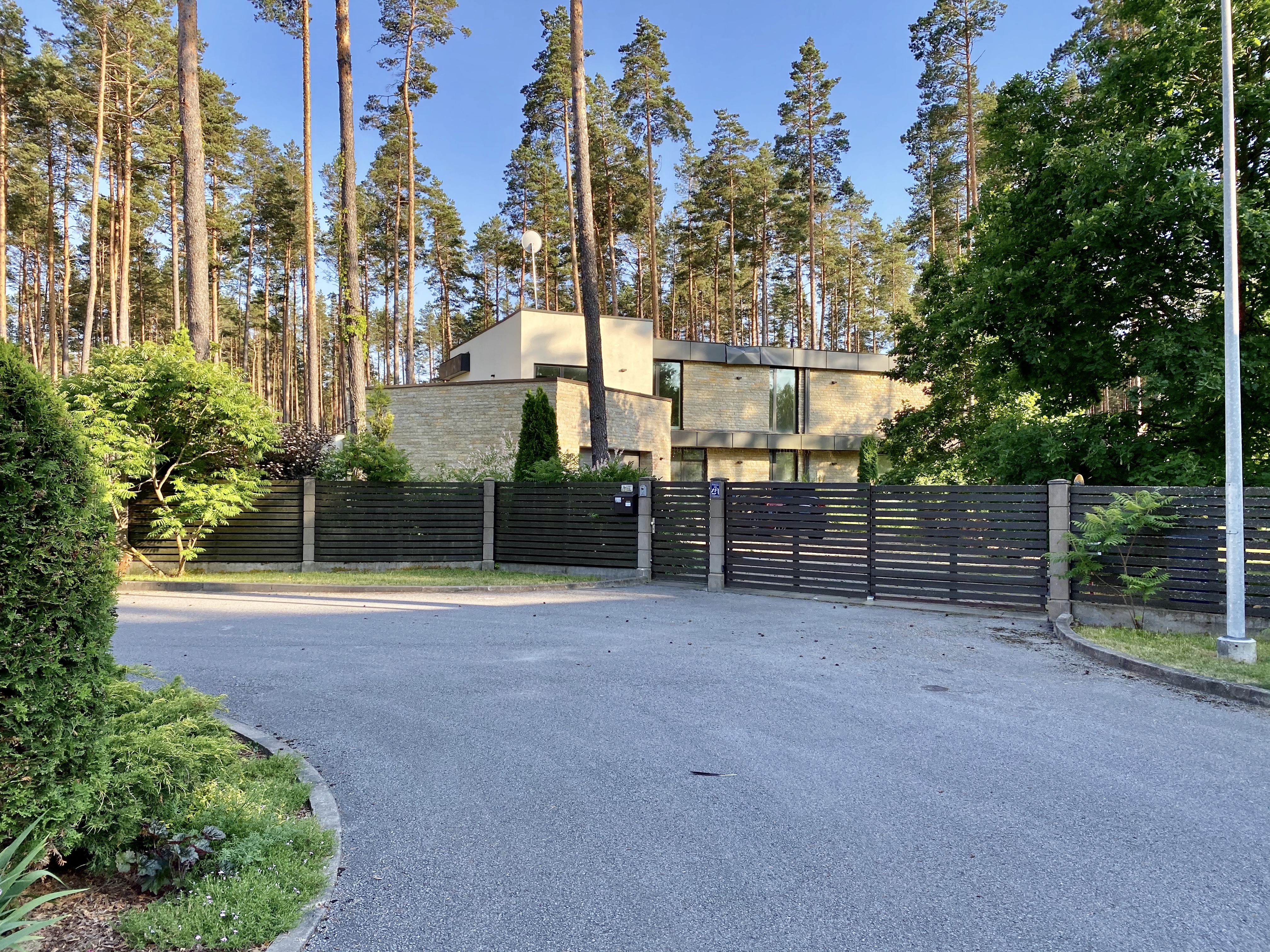Pārdod māju, Piekūnu iela - Attēls 1
