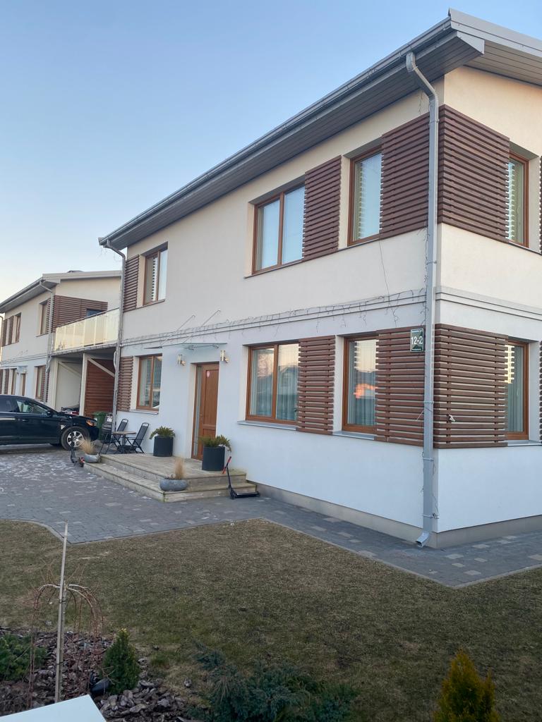 Pārdod māju, Sauleslīču iela - Attēls 1