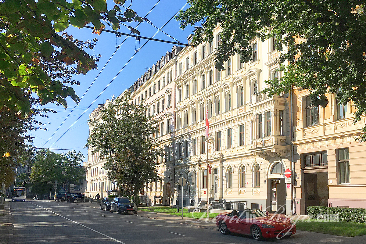 Pārdod dzīvokli, Raiņa bulvāris 3 - Attēls 1