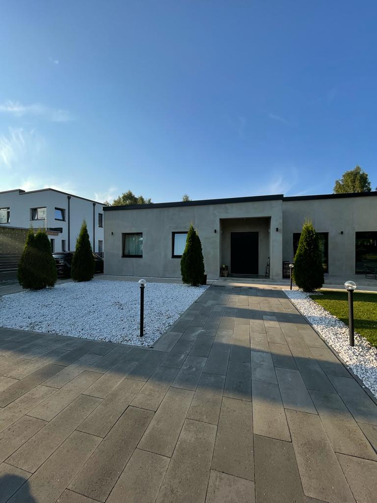 Pārdod māju, Dzelmes iela - Attēls 1