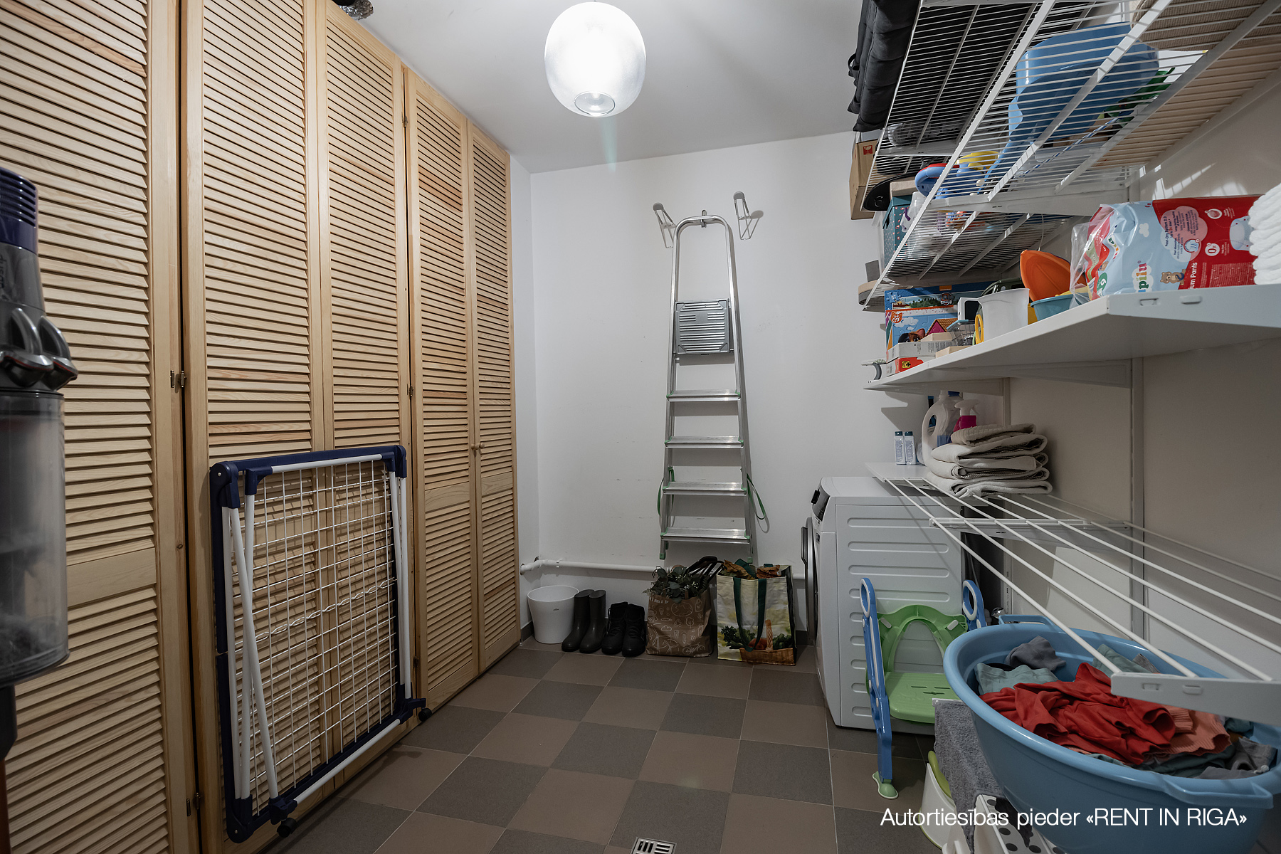 Pārdod māju, Mergupes iela - Attēls 1