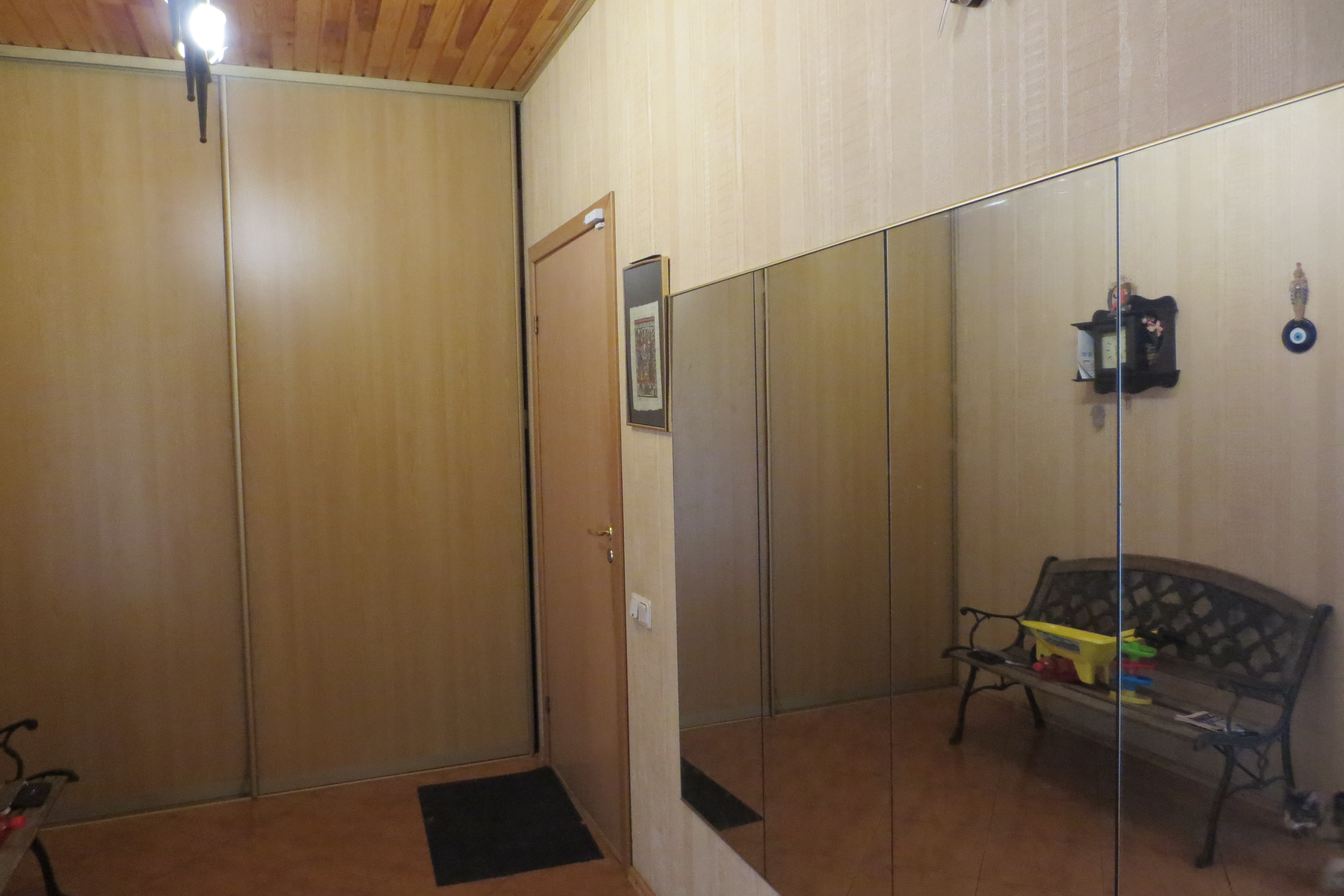Pārdod māju, Lejasaustrumi iela - Attēls 1