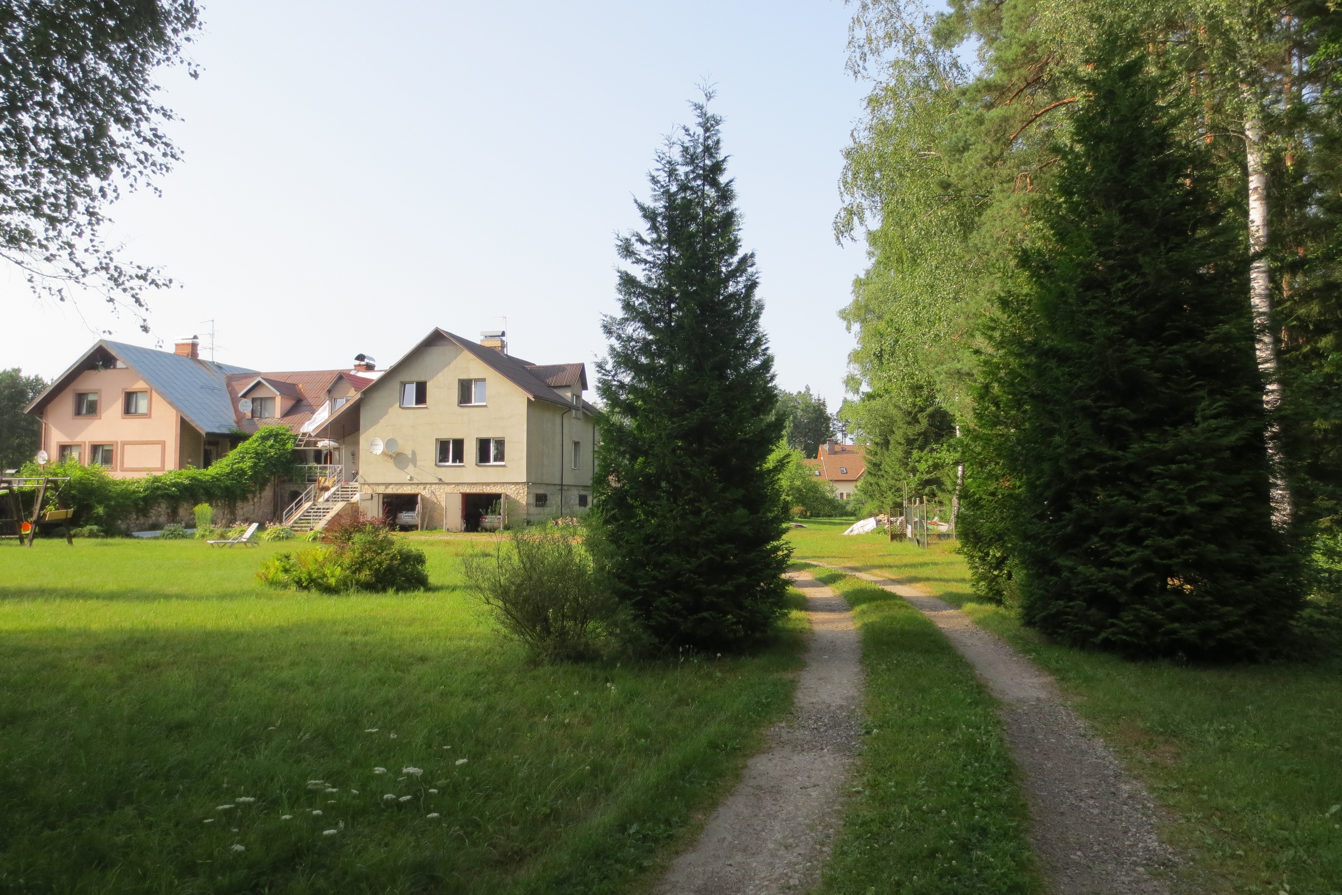 Pārdod māju, Lejasaustrumi iela - Attēls 1