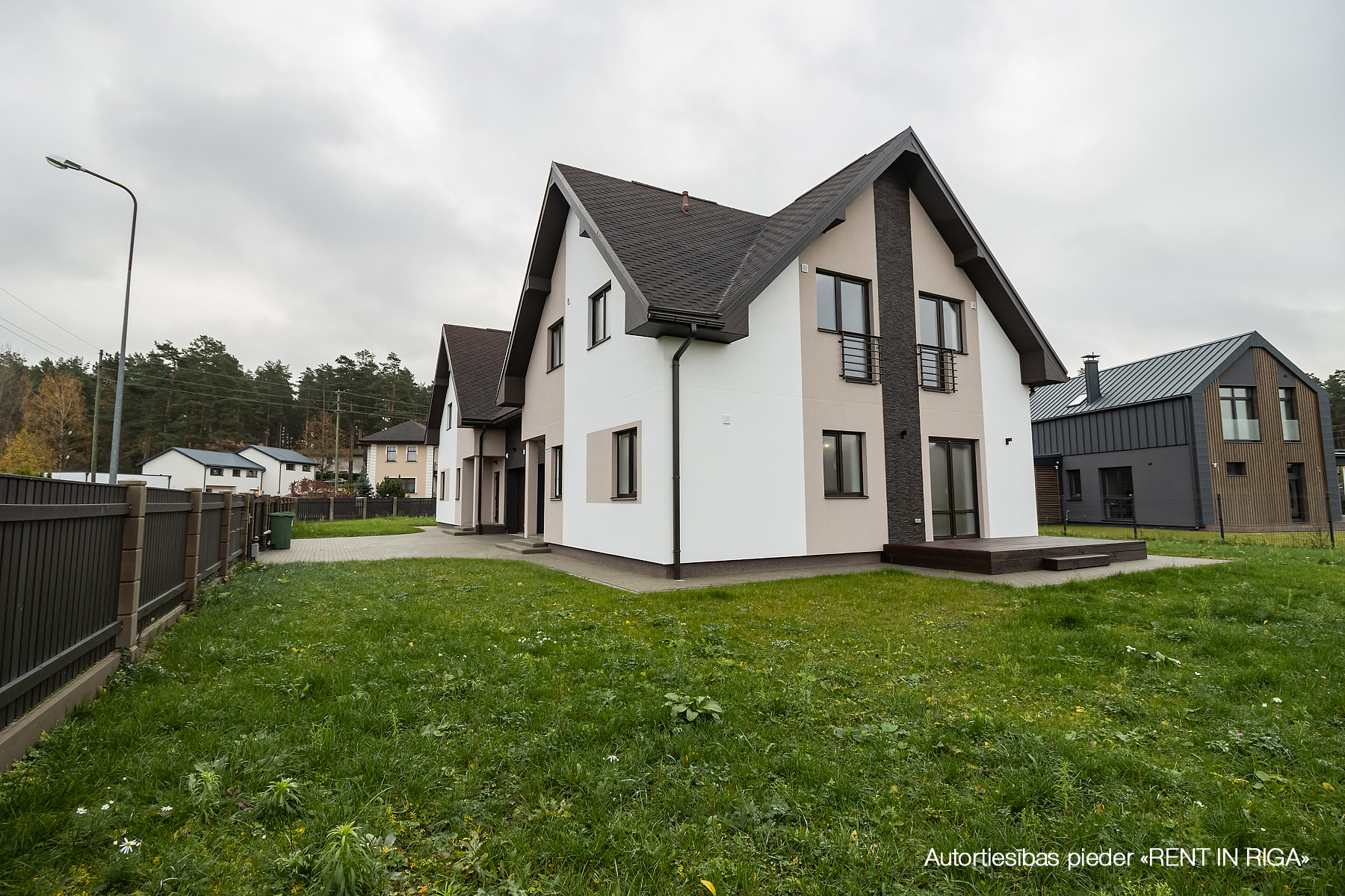 Pārdod māju, Rudens iela - Attēls 1