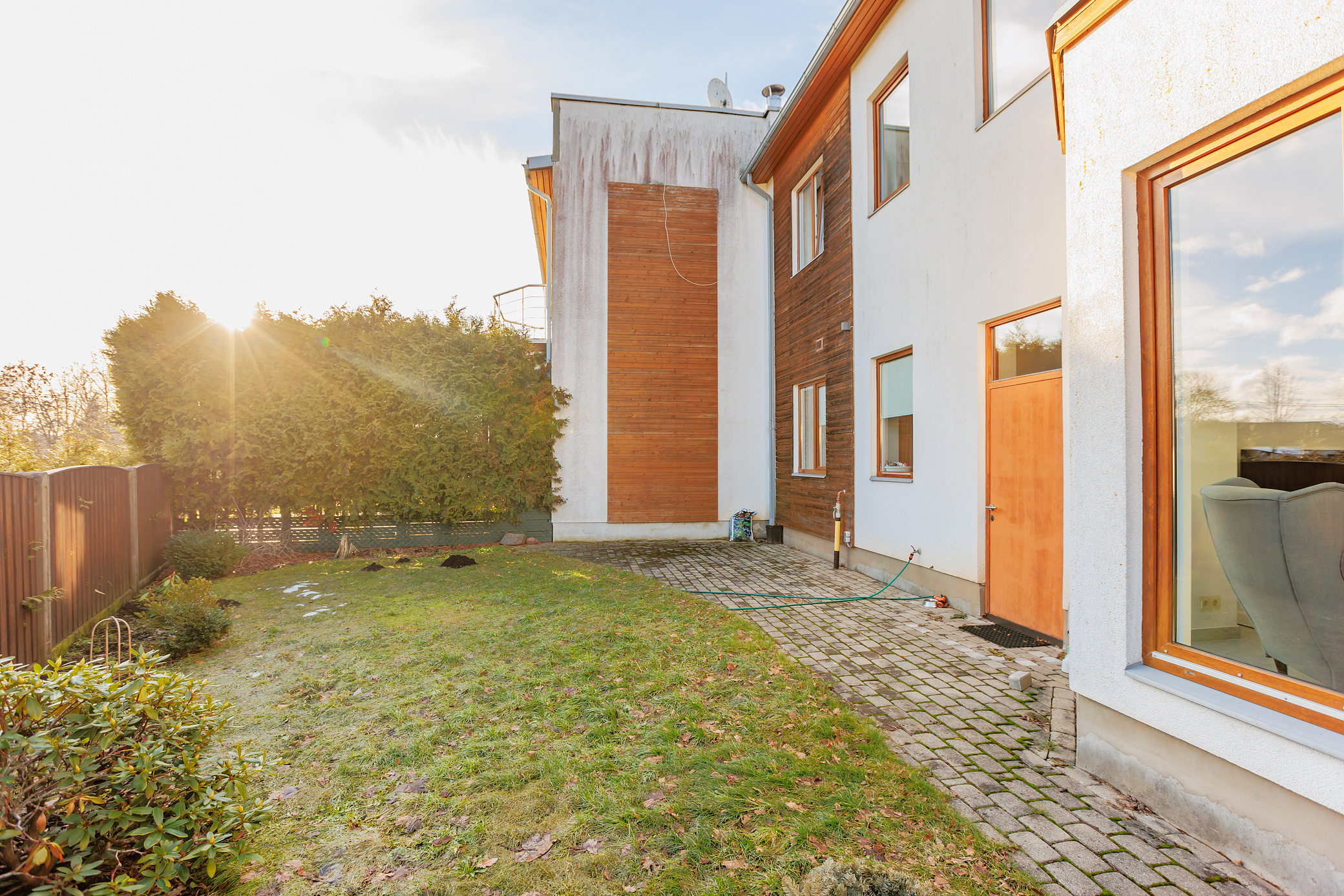 Pārdod māju, Ežu iela - Attēls 1