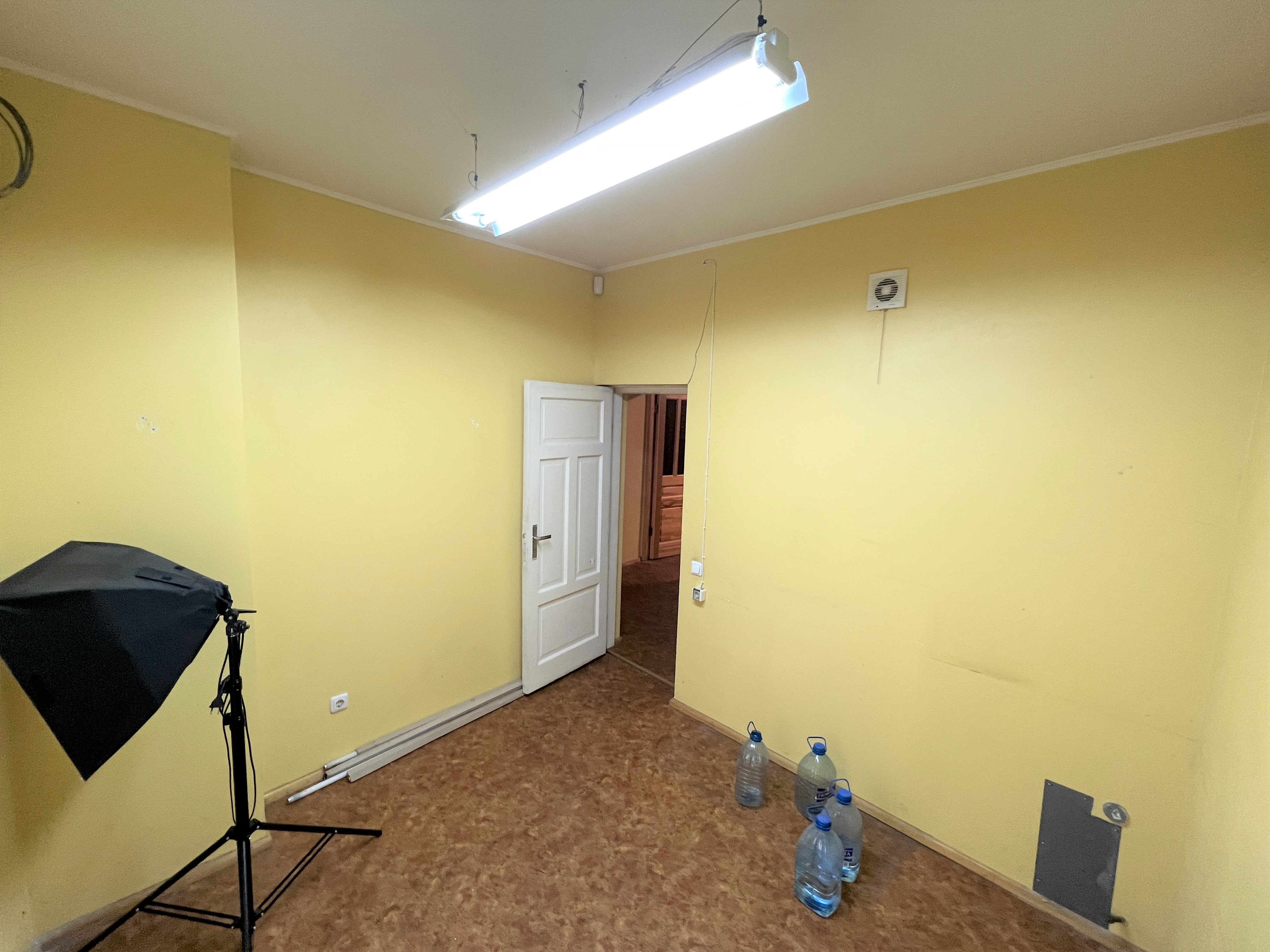 Iznomā noliktavu, Tērbatas iela - Attēls 1