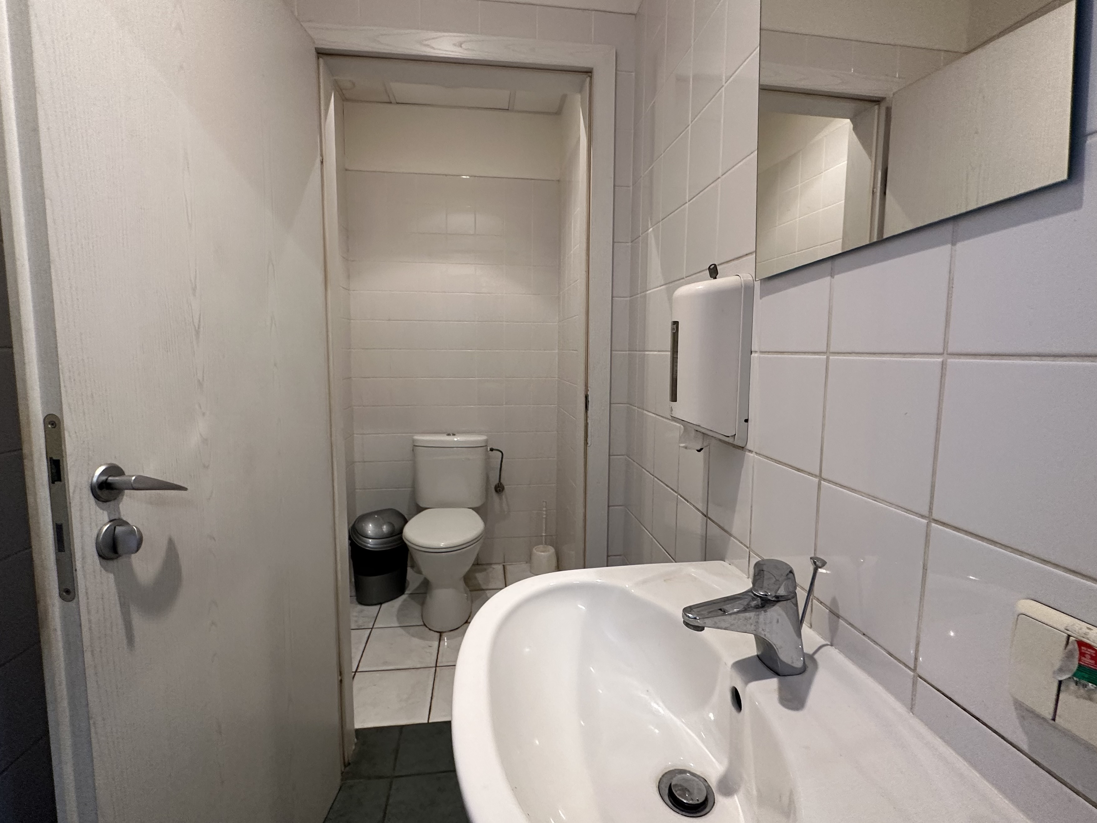 Iznomā noliktavu, Deglava iela - Attēls 1