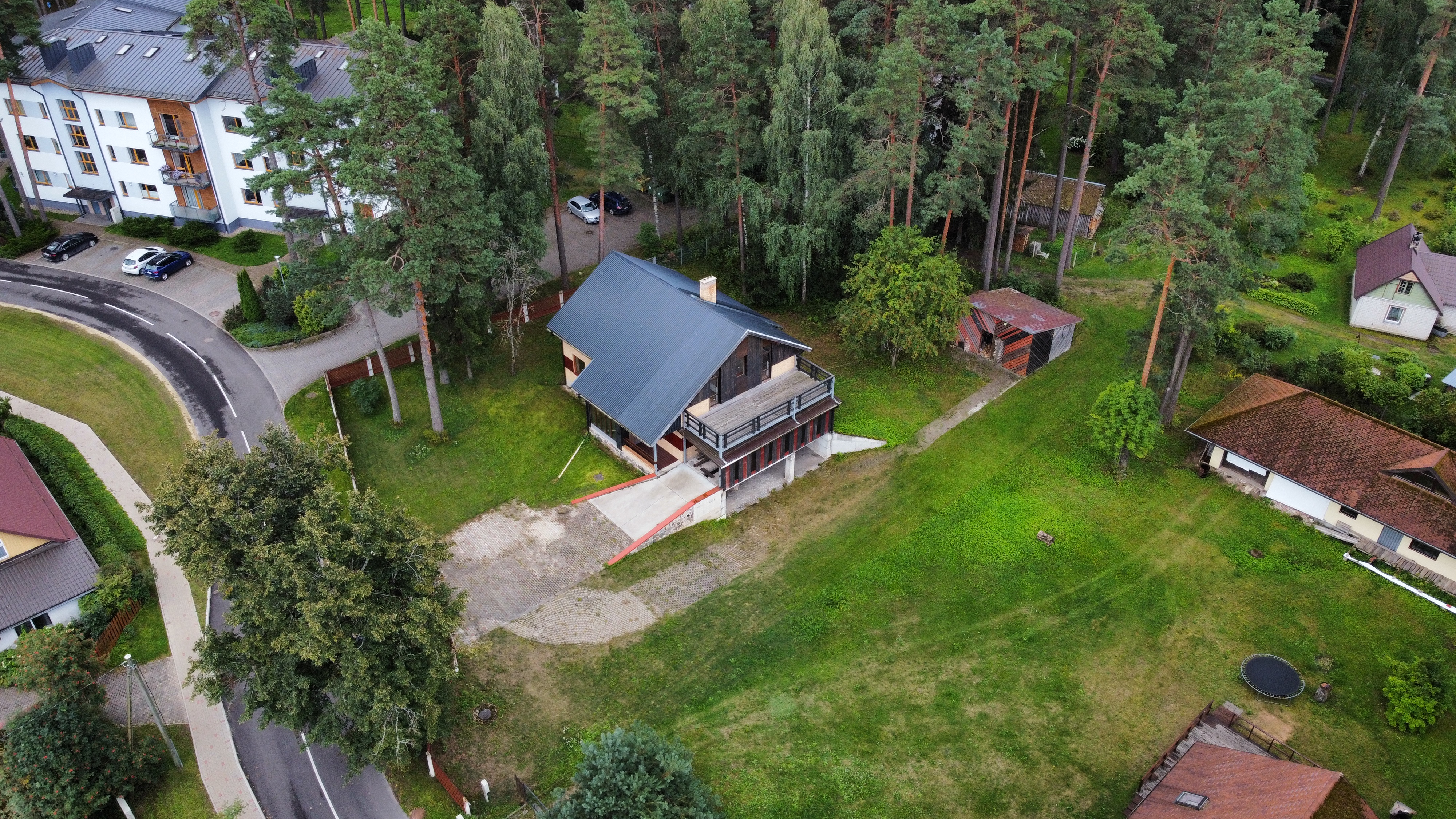 Pārdod māju, Zvaigžņu iela - Attēls 1