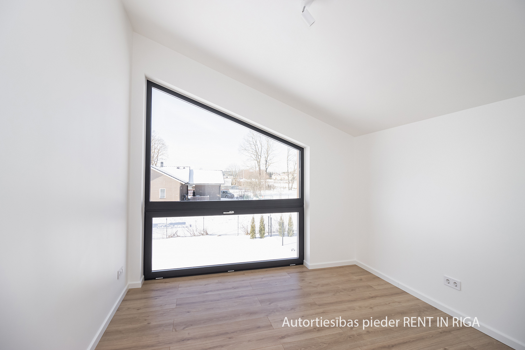 Pārdod māju, Kreimeņu iela - Attēls 1