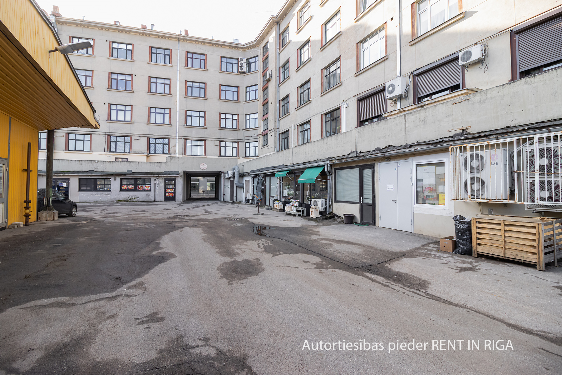 Iznomā noliktavu, Brīvības iela - Attēls 1