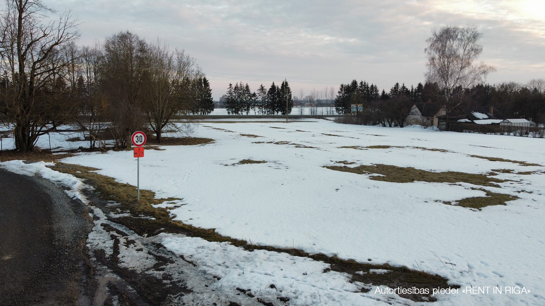 Pārdod zemi, Strēlnieku iela - Attēls 1