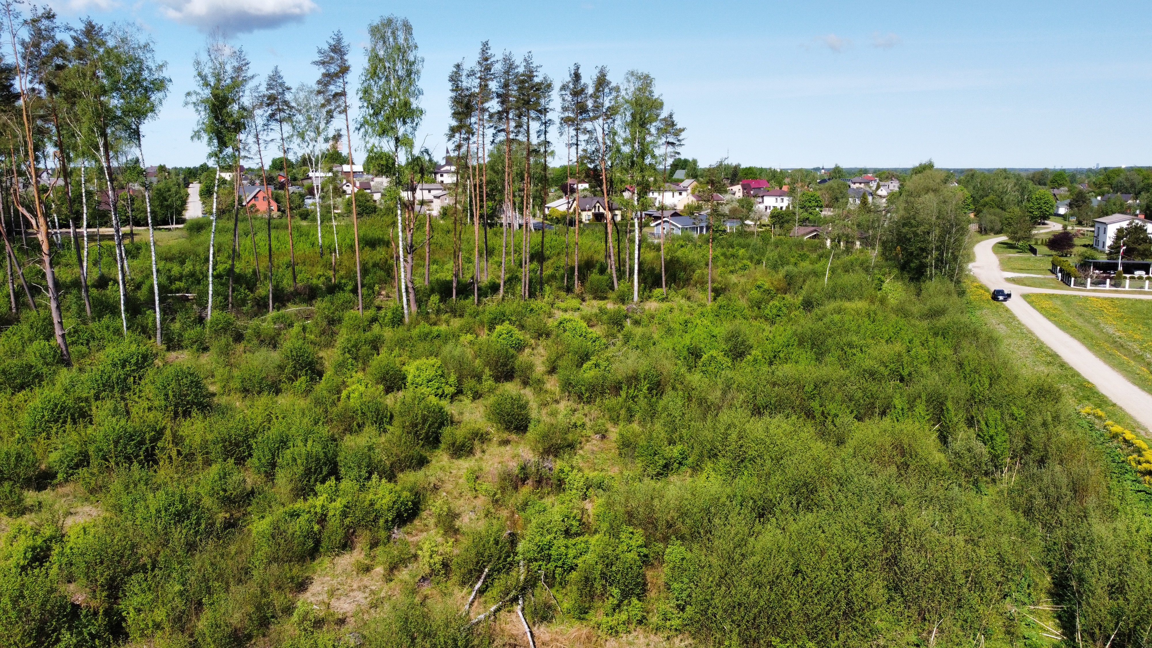 Pārdod zemi, Saules iela - Attēls 1