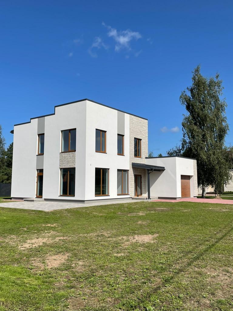 Izīrē māju, Rožu iela - Attēls 1