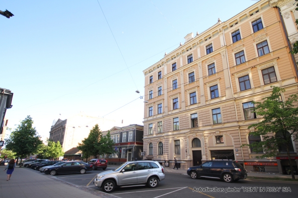 Pārdod dzīvokli, Stabu iela 20 - Attēls 1
