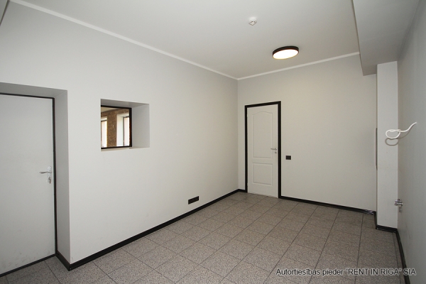 Pārdod noliktavu, Ventspils iela - Attēls 1